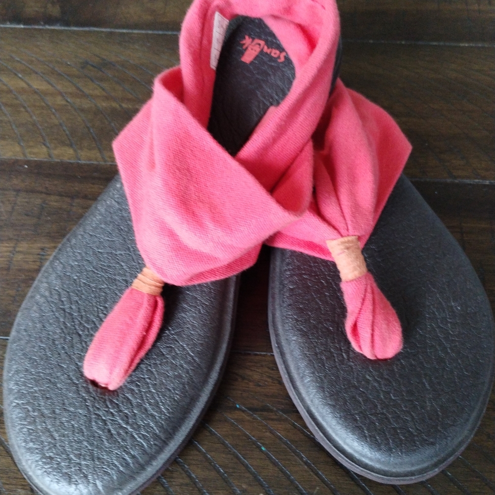 SANUK Yoga Sandals size 6 Red